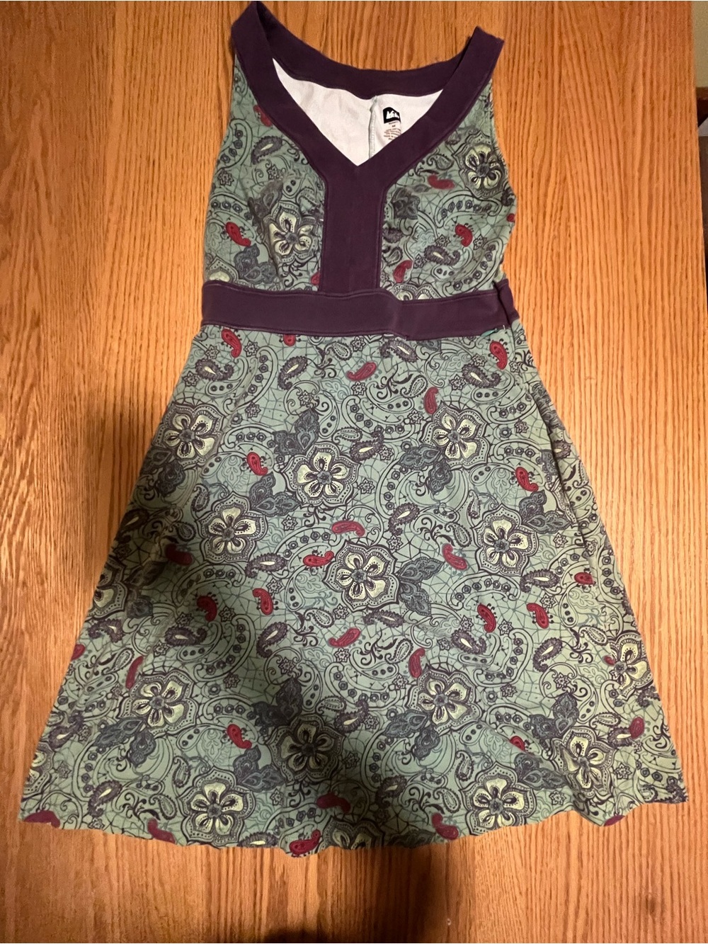 REI Active Wear Knit Dress V Neck SUMMER Purple green floral ZIP POCKET Sz. Med